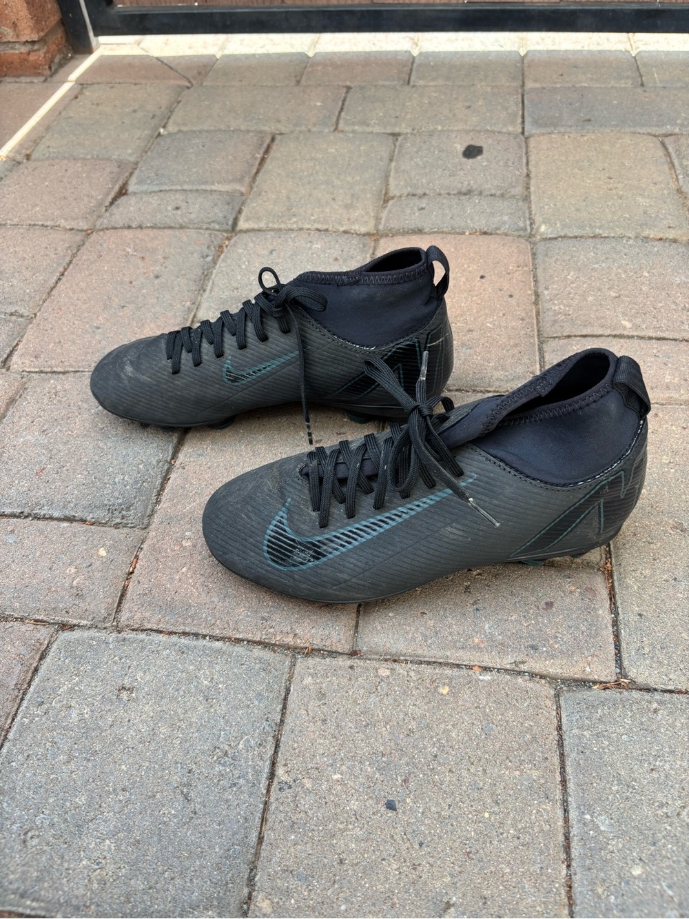 Nike Kids Black Low-Top Soccer Cleats